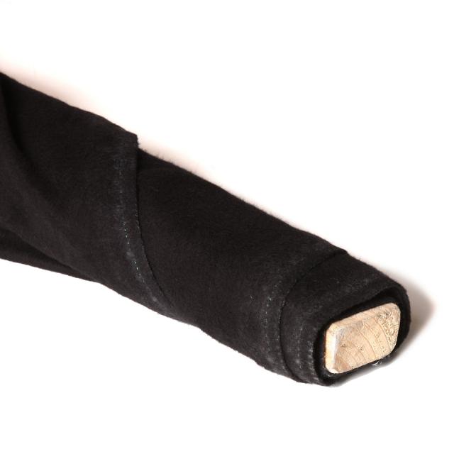 Rollmops // Bühnenmolton auf Holzlatte (Schwarz) 250cm